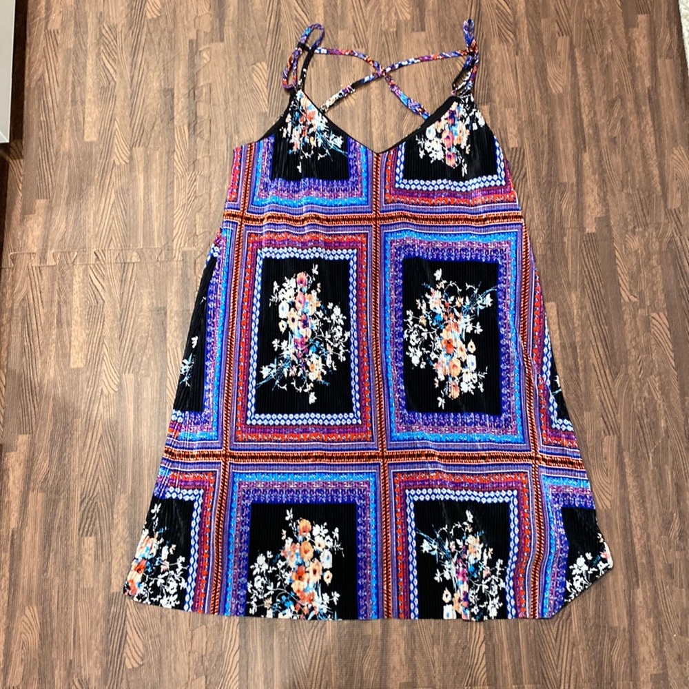 Colorful pleated mini dress. SZ S . Feature cute cross straps in back